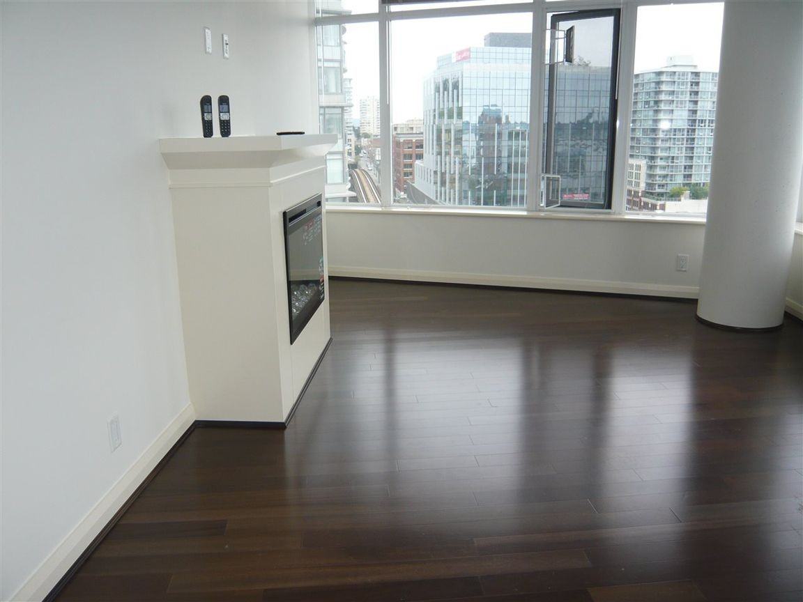 Building photo of 892 Carnarvon St