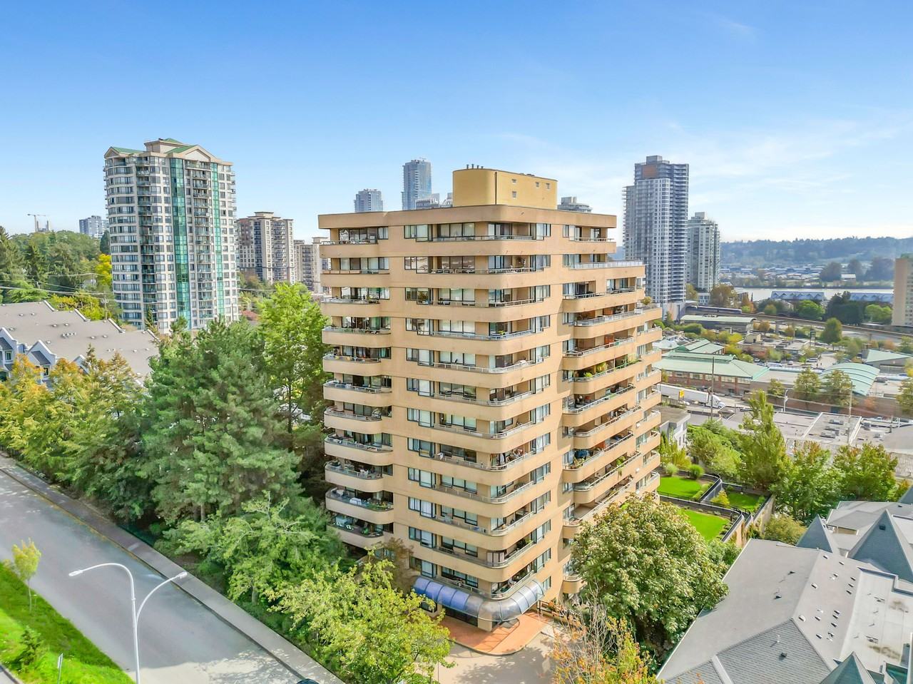 Building photo of 1026 Queens Ave