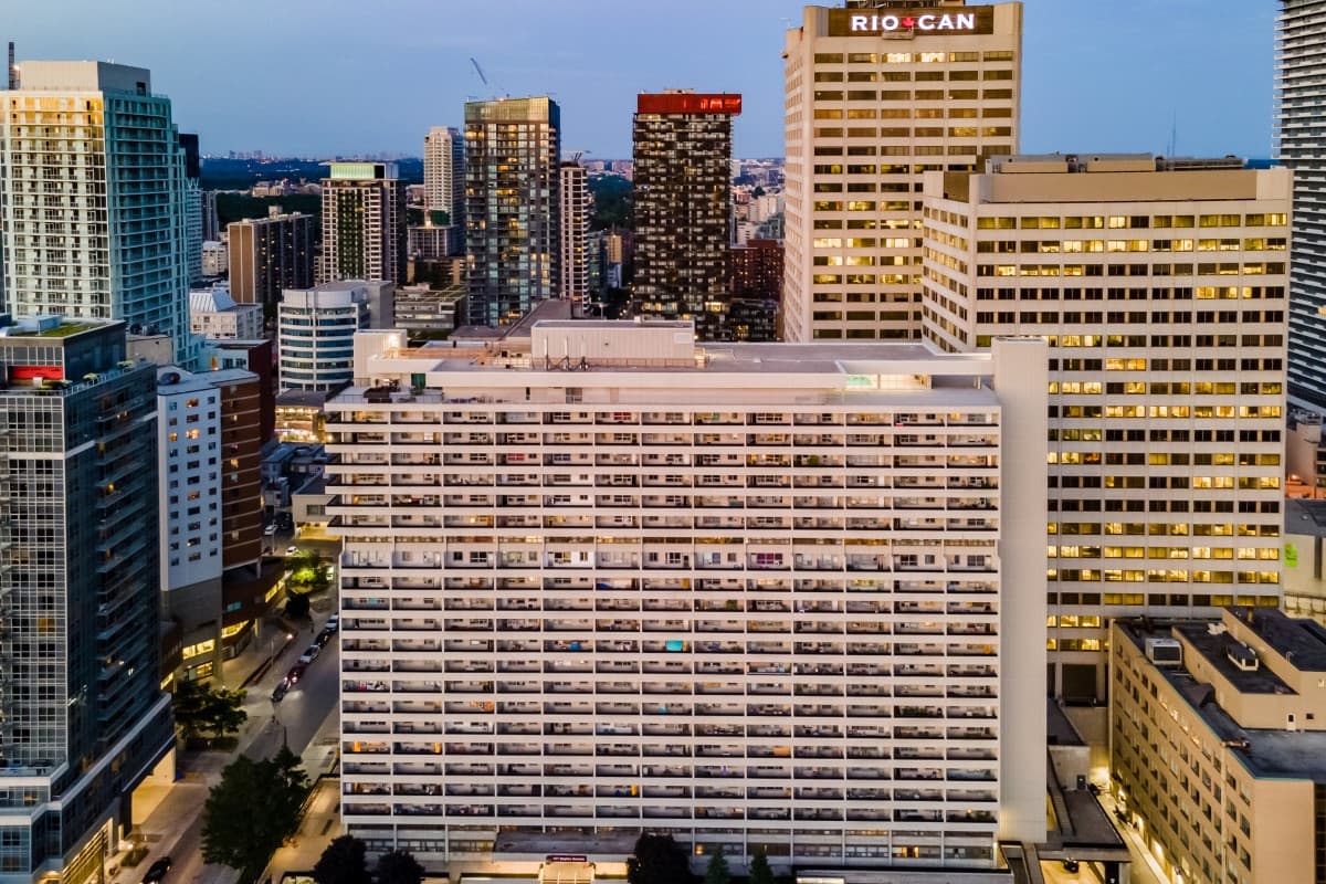 Yonge Eglinton Apartments – Duplex, Toronto — building photo