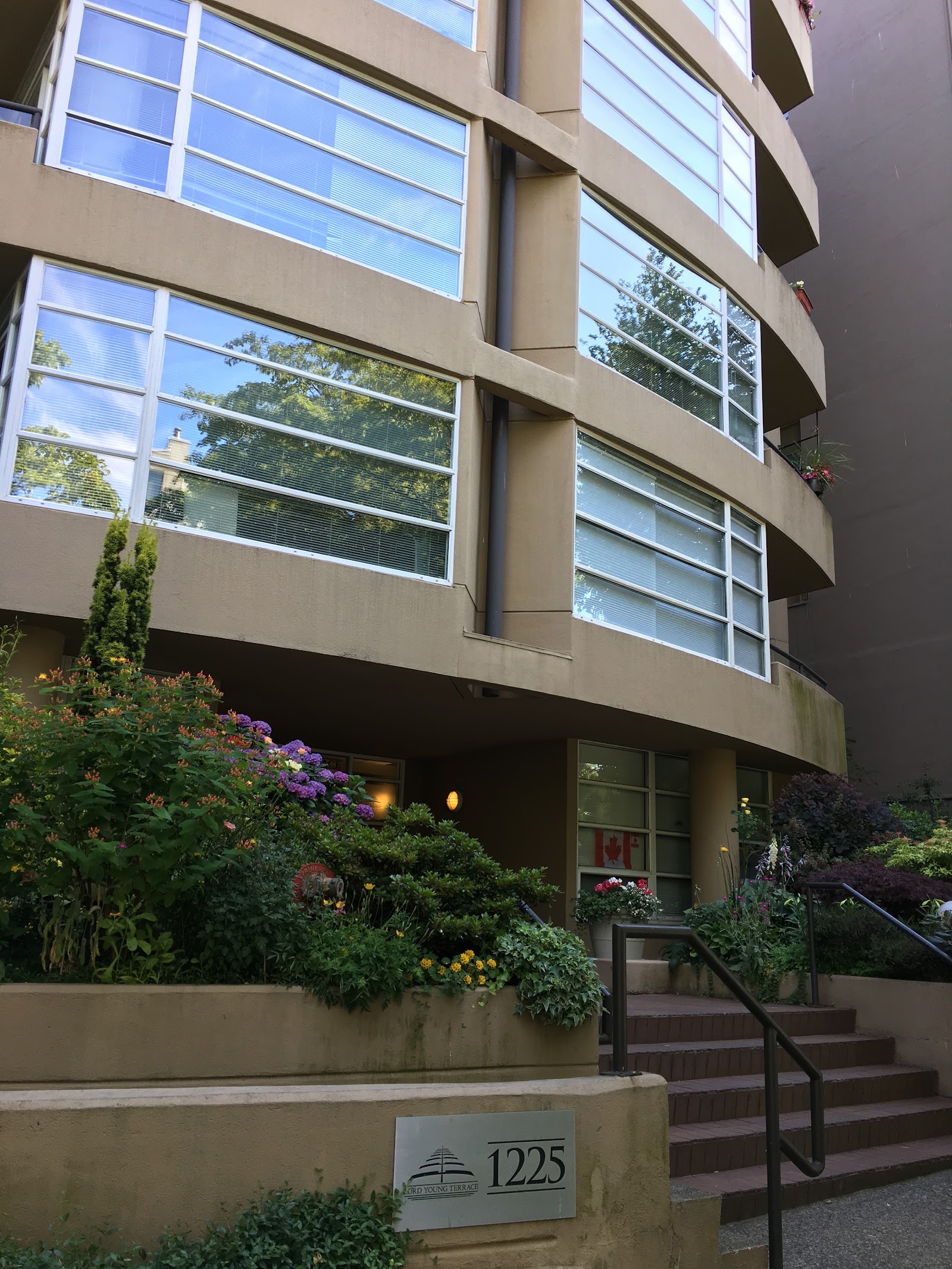 Regency Park Residences, Vancouver — building photo