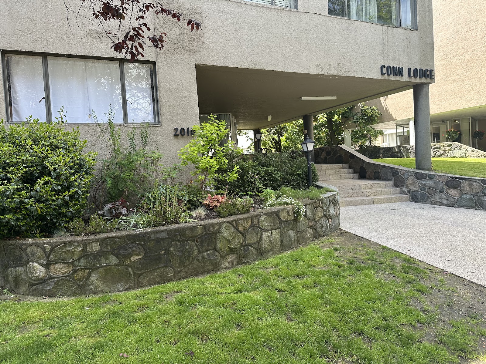 Conn Lodge, Vancouver — building photo