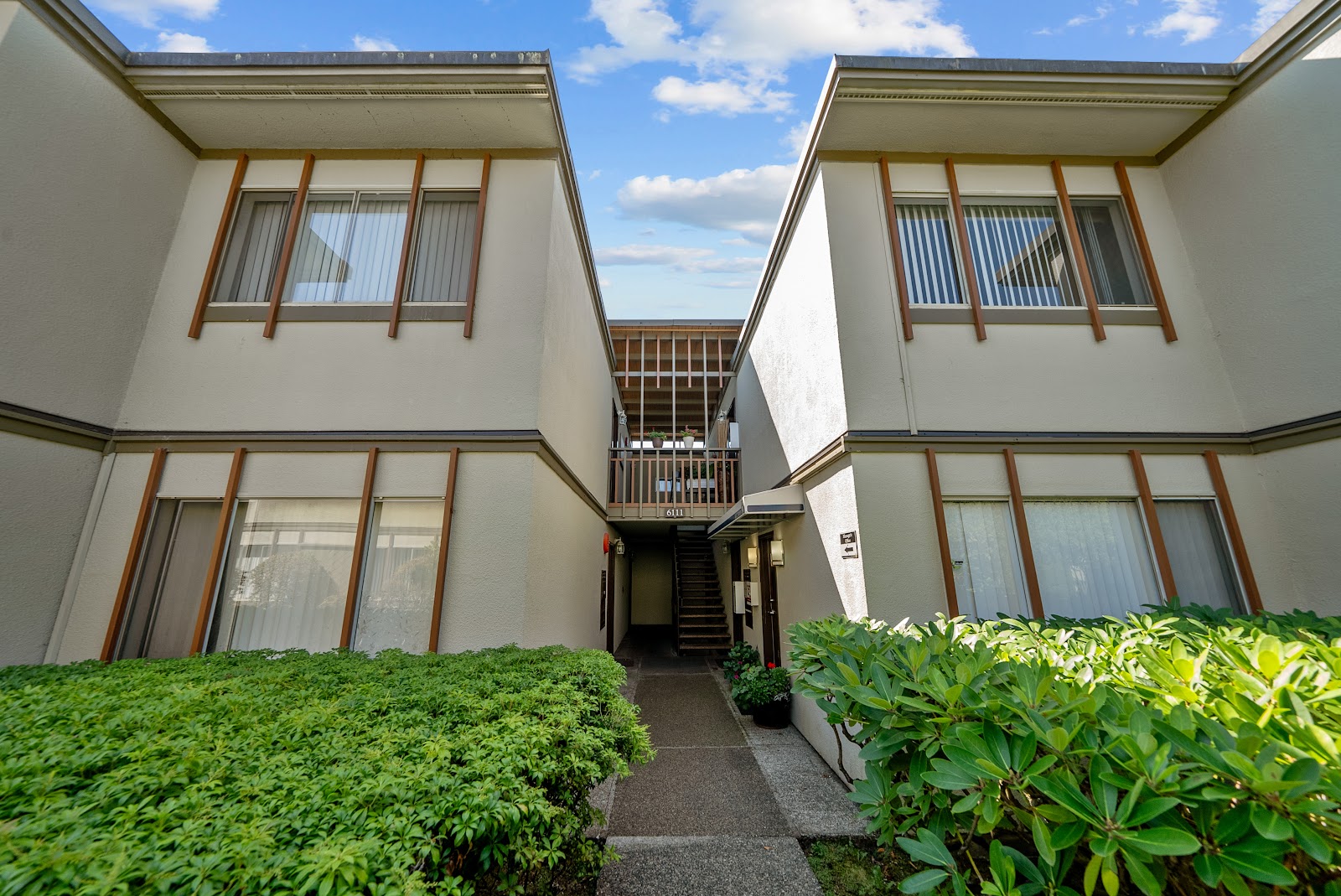 Willow Gardens Apartments, Vancouver — building photo