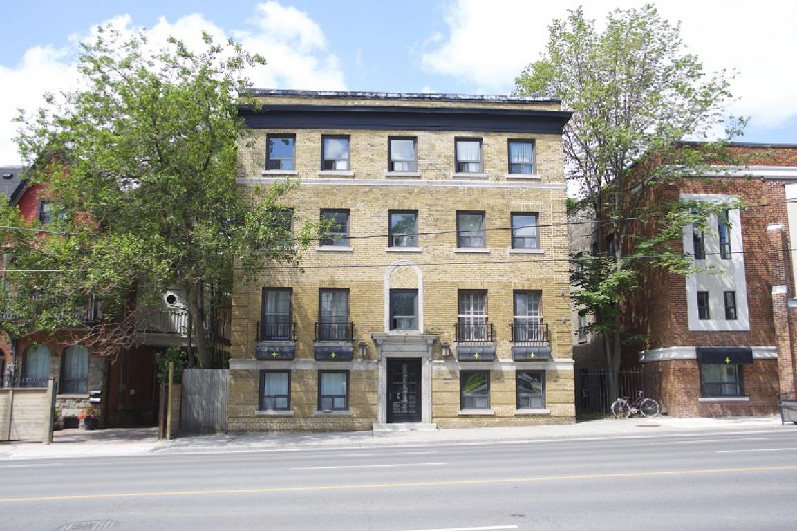 Building photo of 342 320-342 Ave Rd