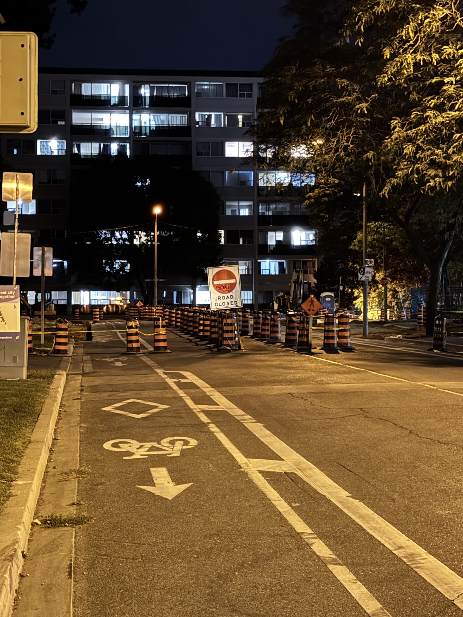 48 Grenoble Dr, Toronto — building photo