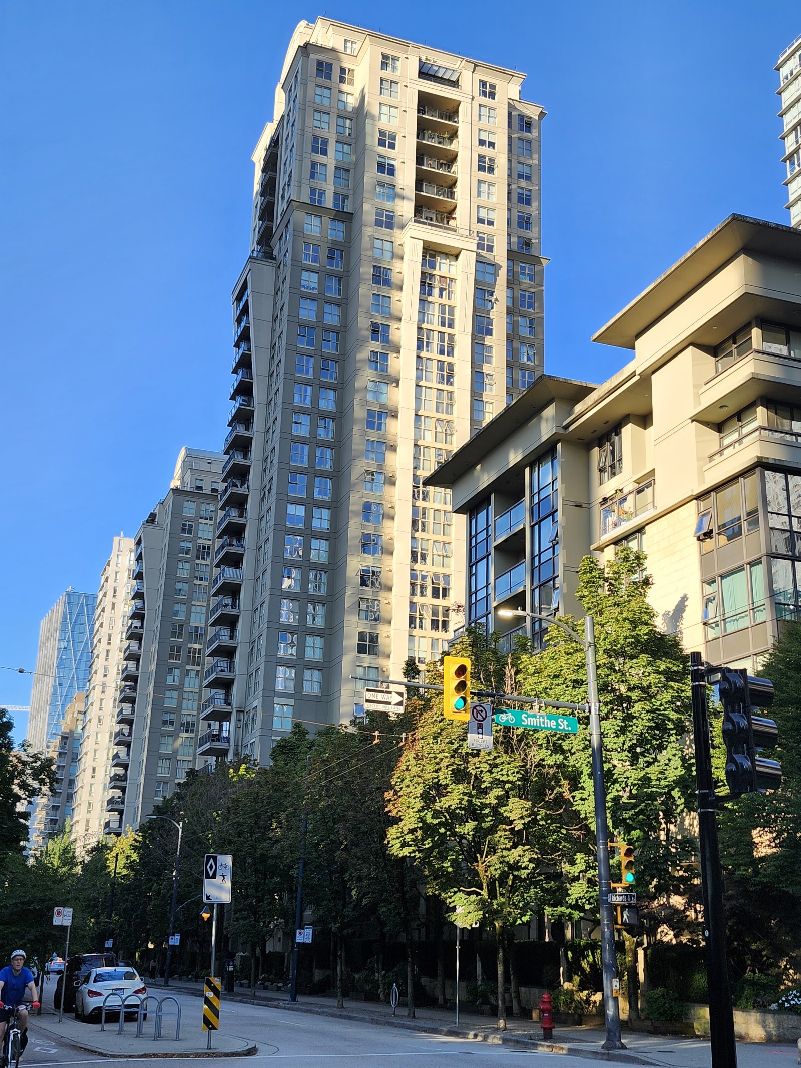 Mondrian 2, Vancouver — building photo
