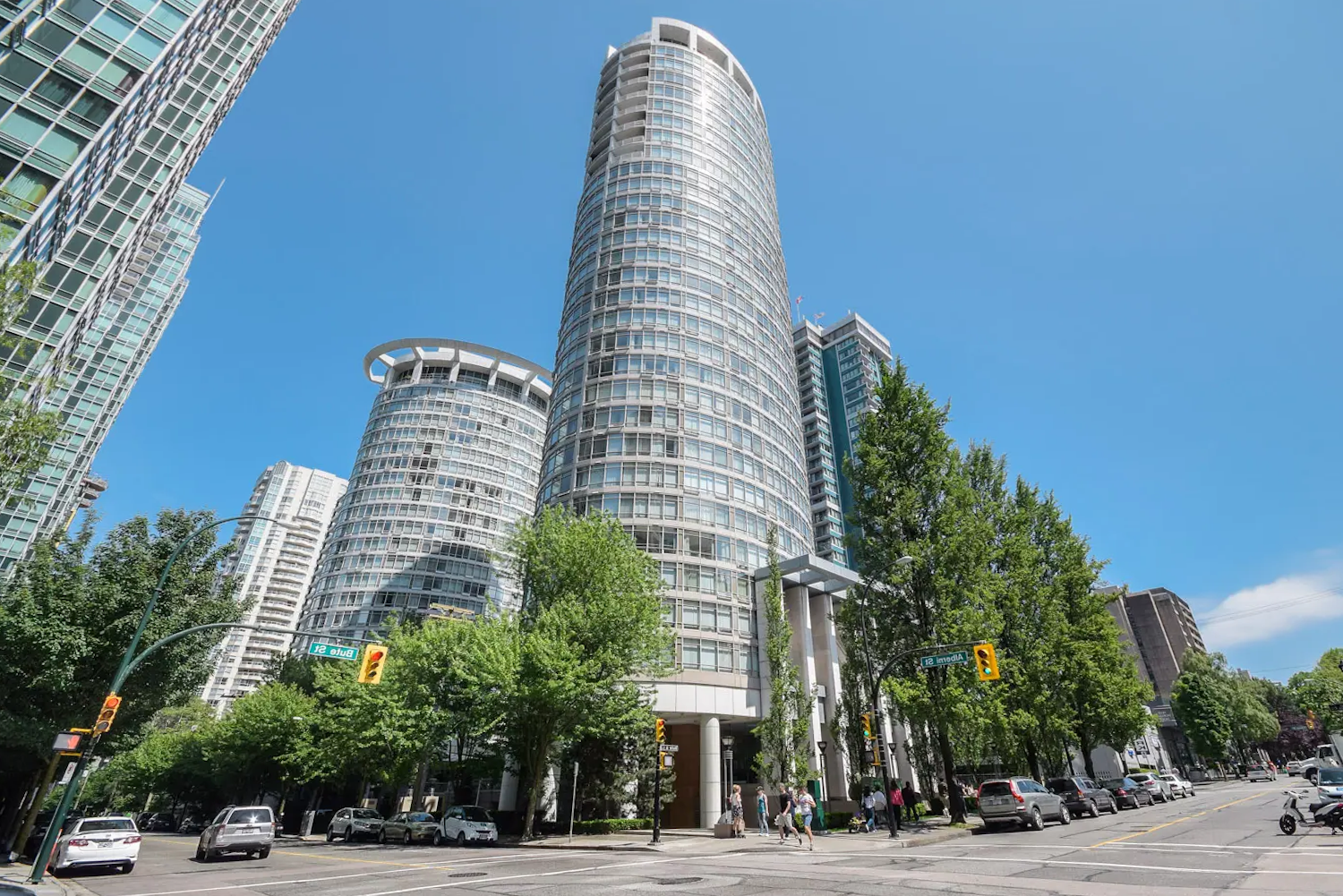 The Palisades, Vancouver — building photo