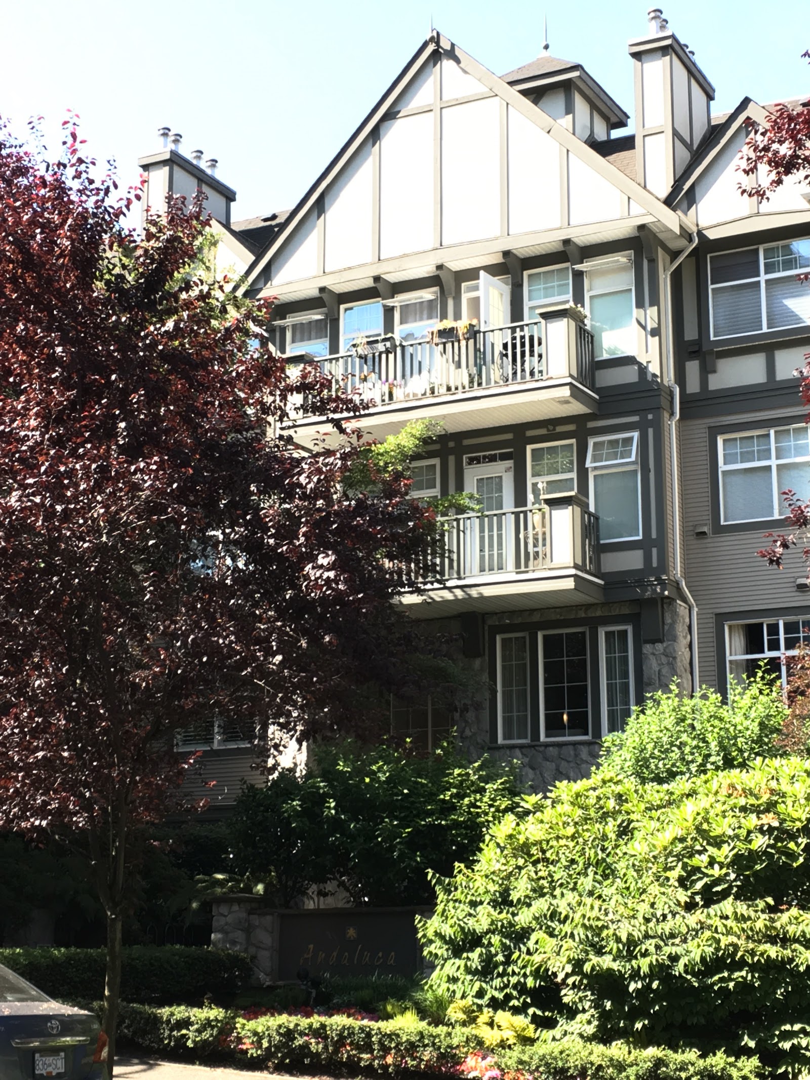 Andaluca, Vancouver — building photo