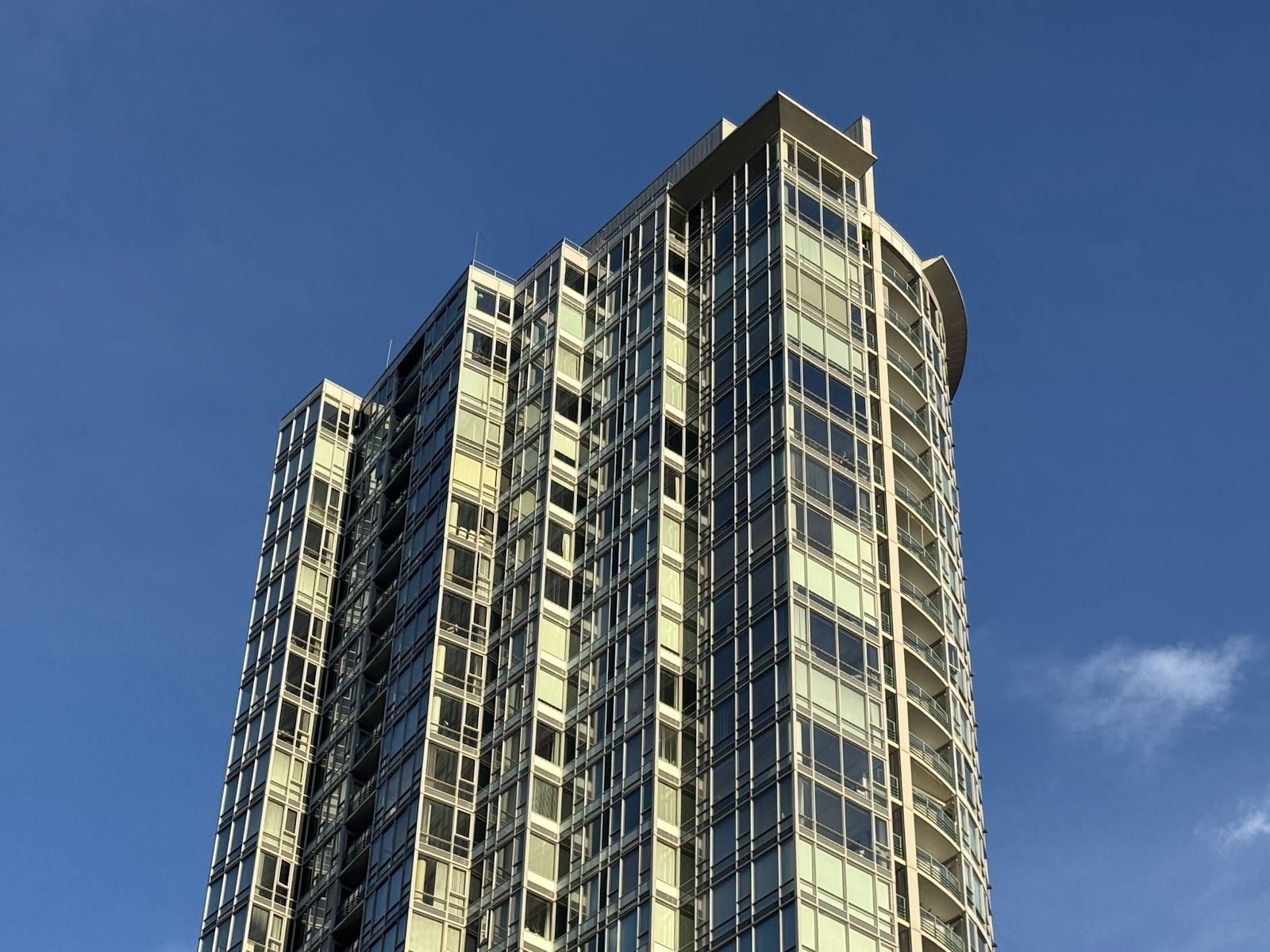 Quaywest, Vancouver — building photo