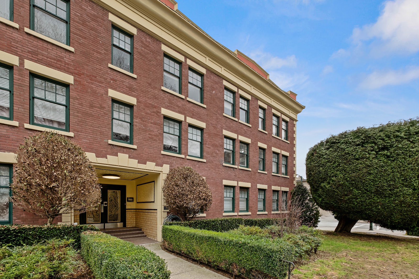 Vallejo Court Apartments, Vancouver — building photo