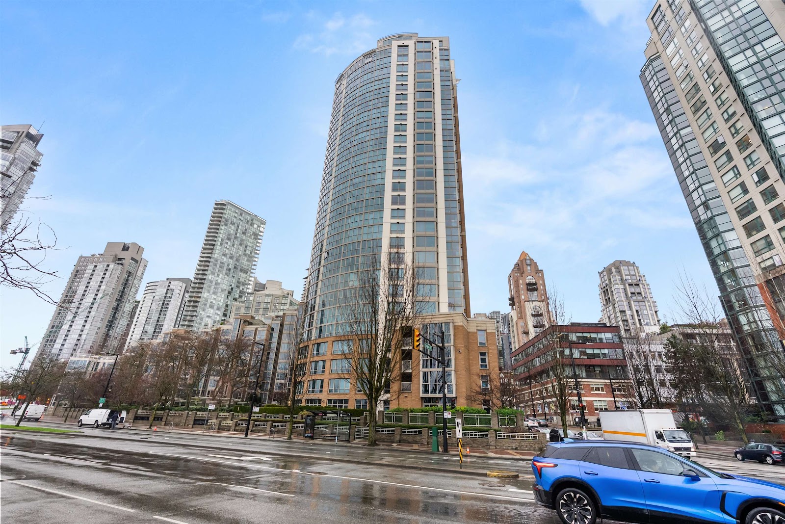 Governor's Tower, Vancouver — building photo