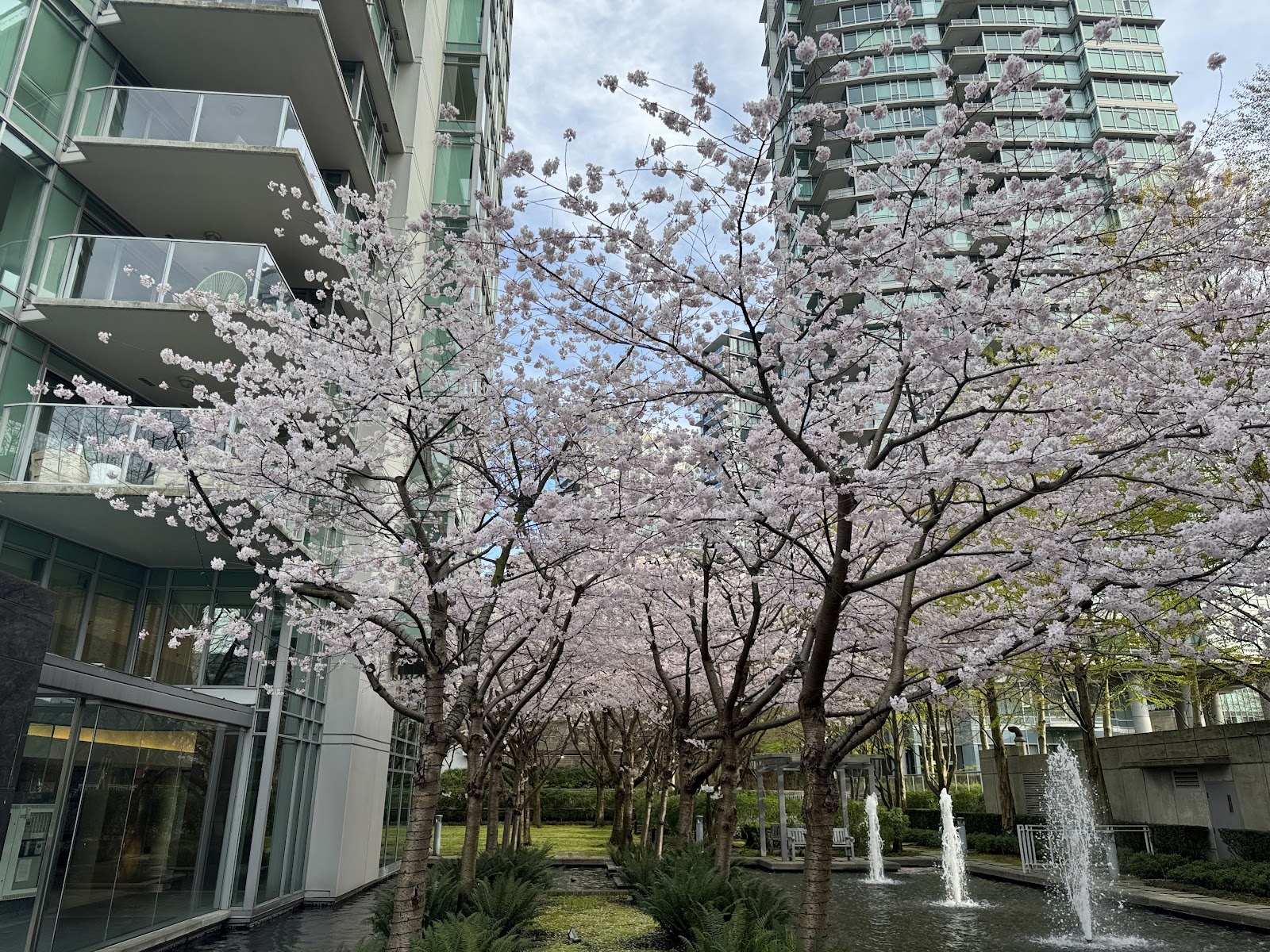 Bayshore Gardens, Vancouver — building photo