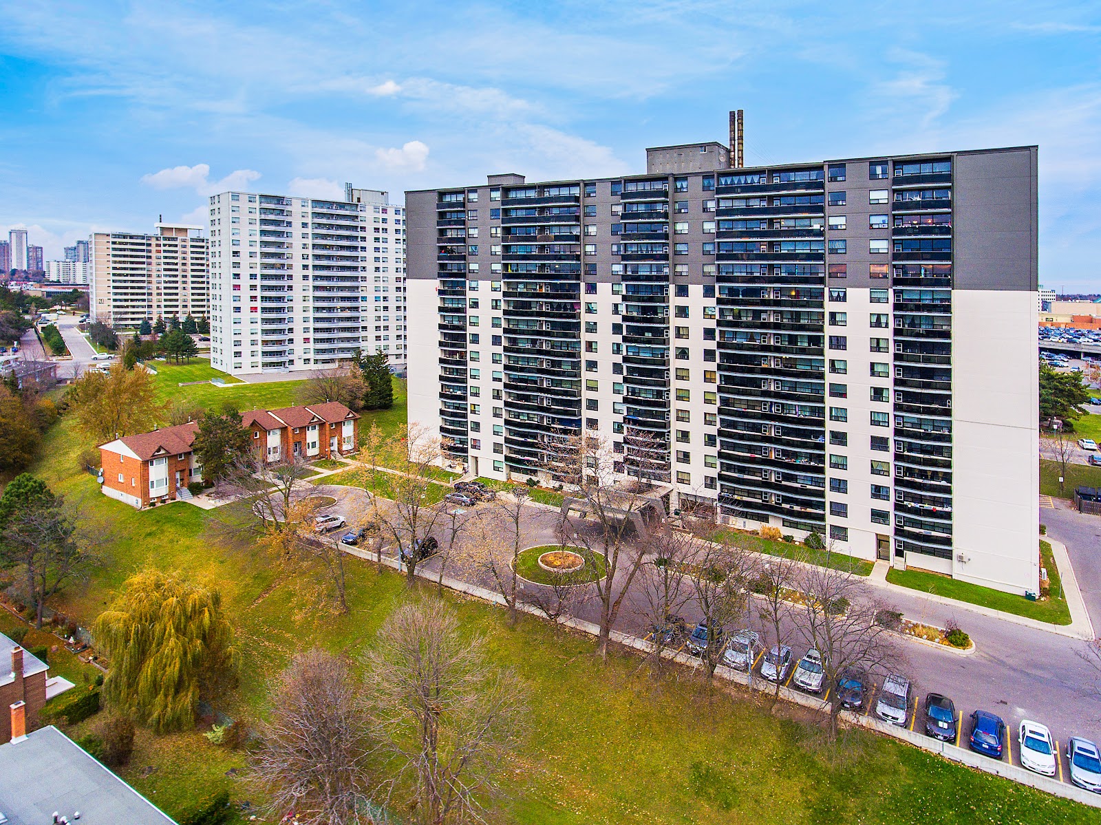 24 Leith Hill Rd, Toronto — building photo