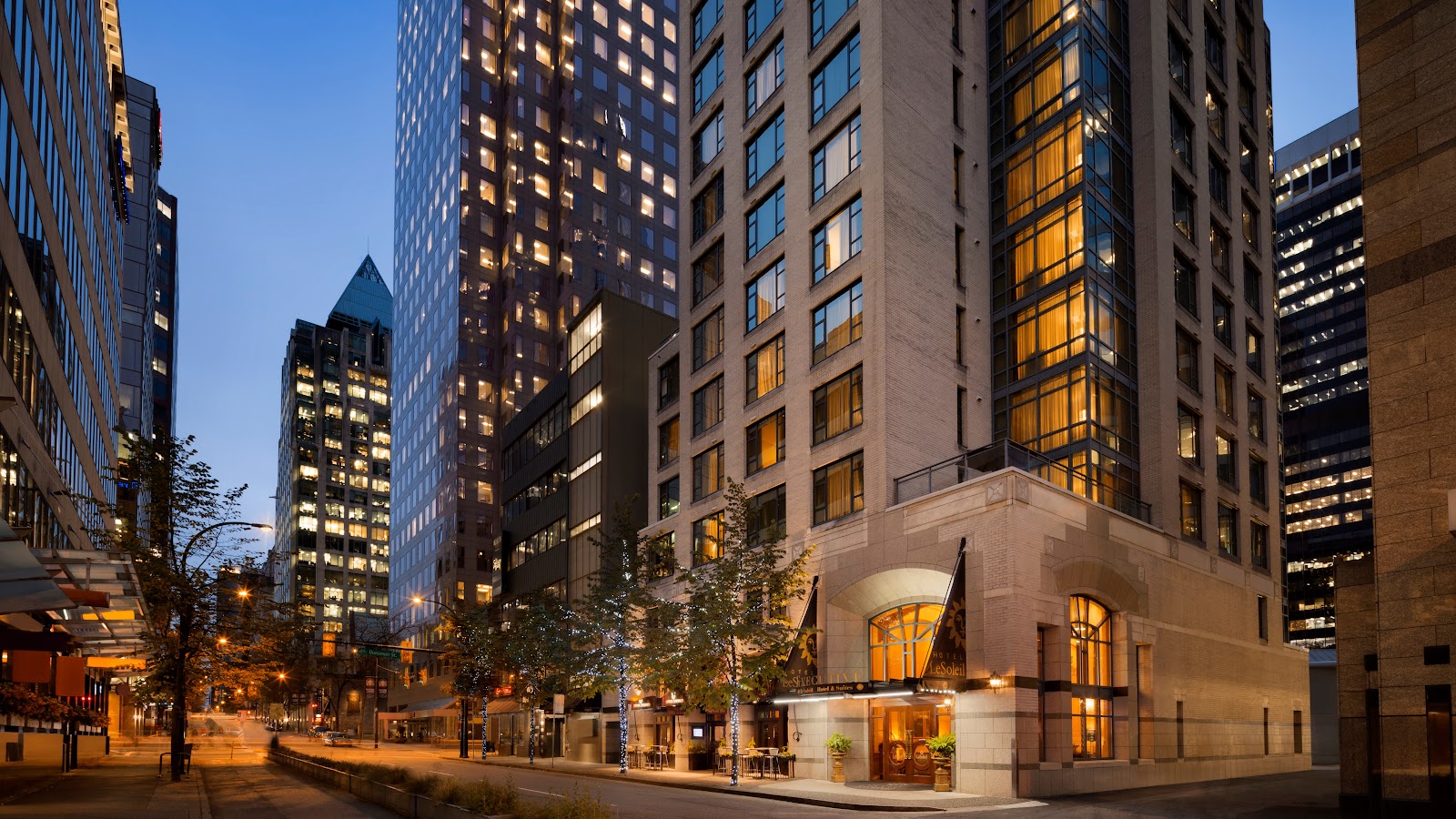 Le Soleil, Vancouver — building photo