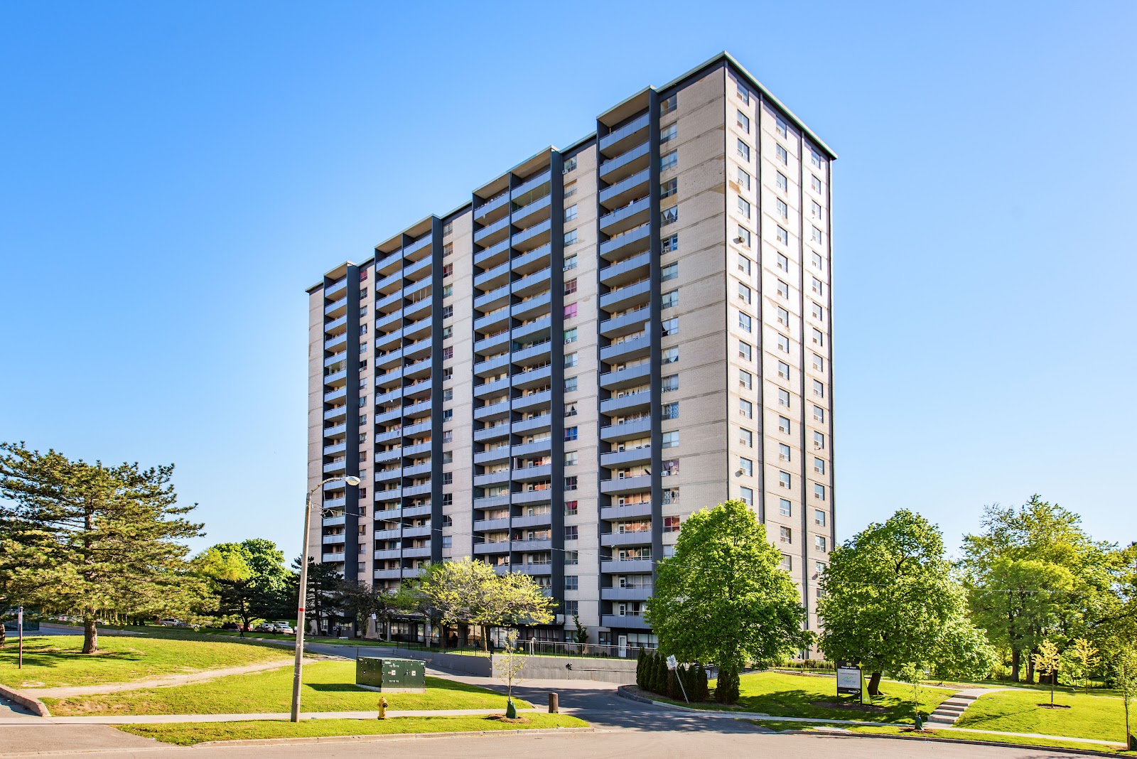 25 Cougar Crt, Toronto — building photo