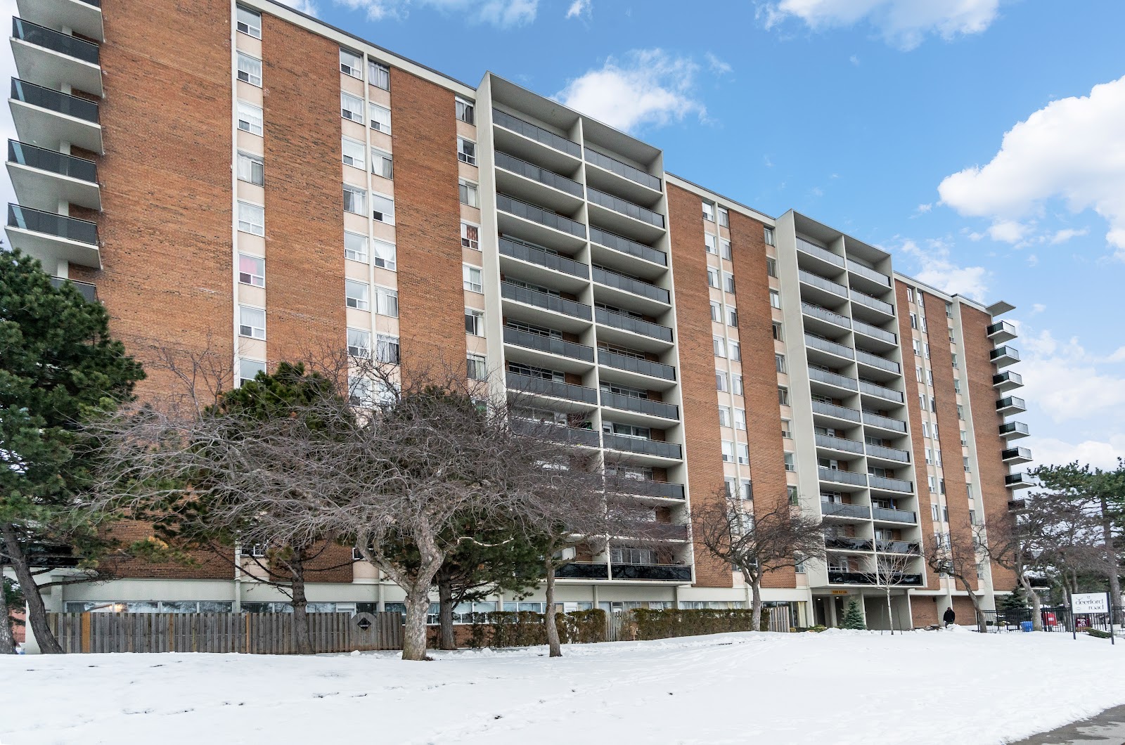 Deerford Road Apartments, Toronto — building photo