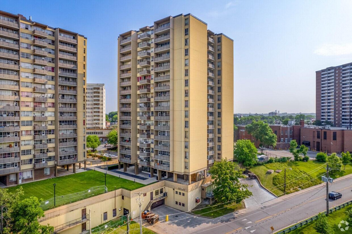 2089 Lawrence Ave W, Toronto — building photo