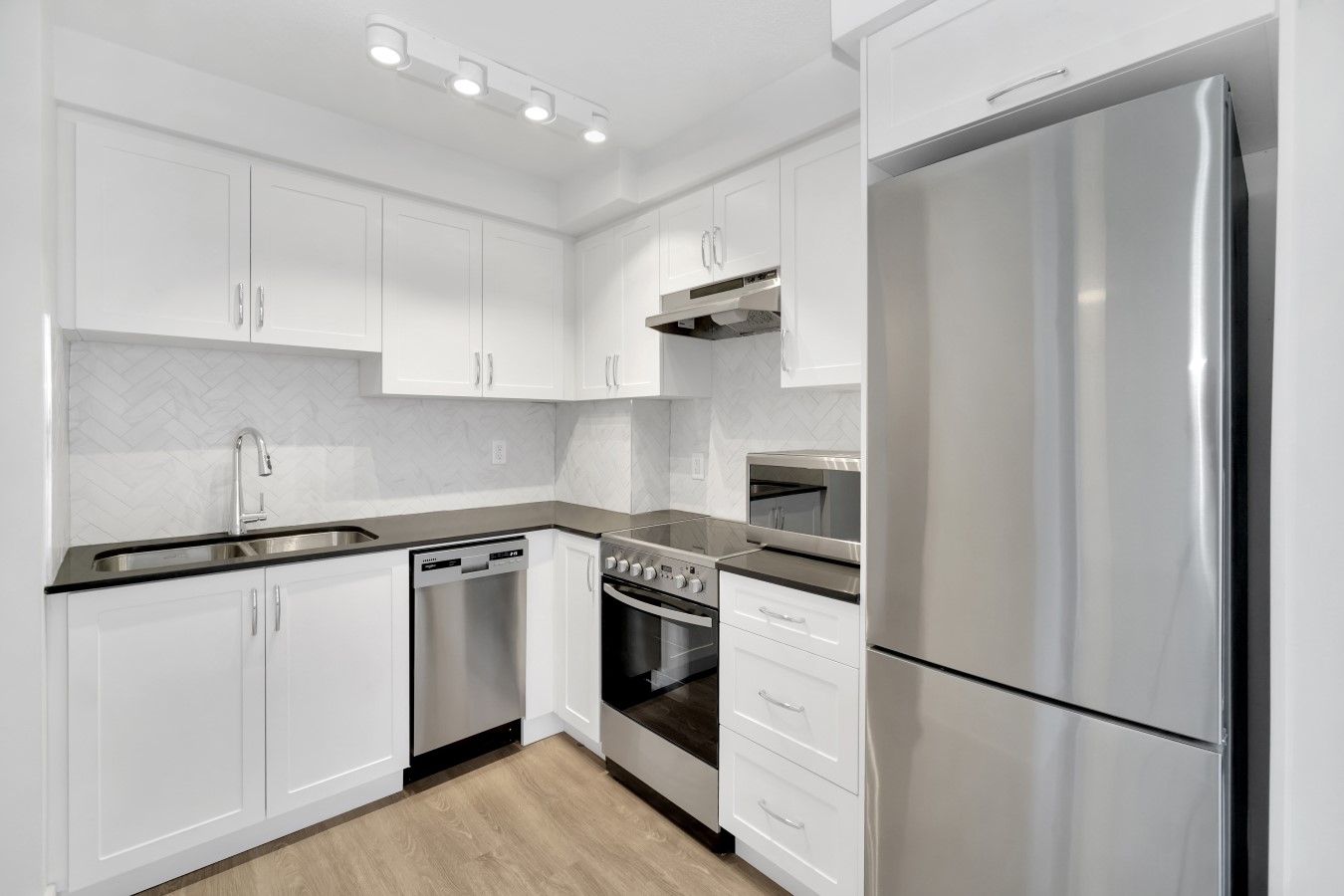 Tamarac Apartments, Vancouver — building photo