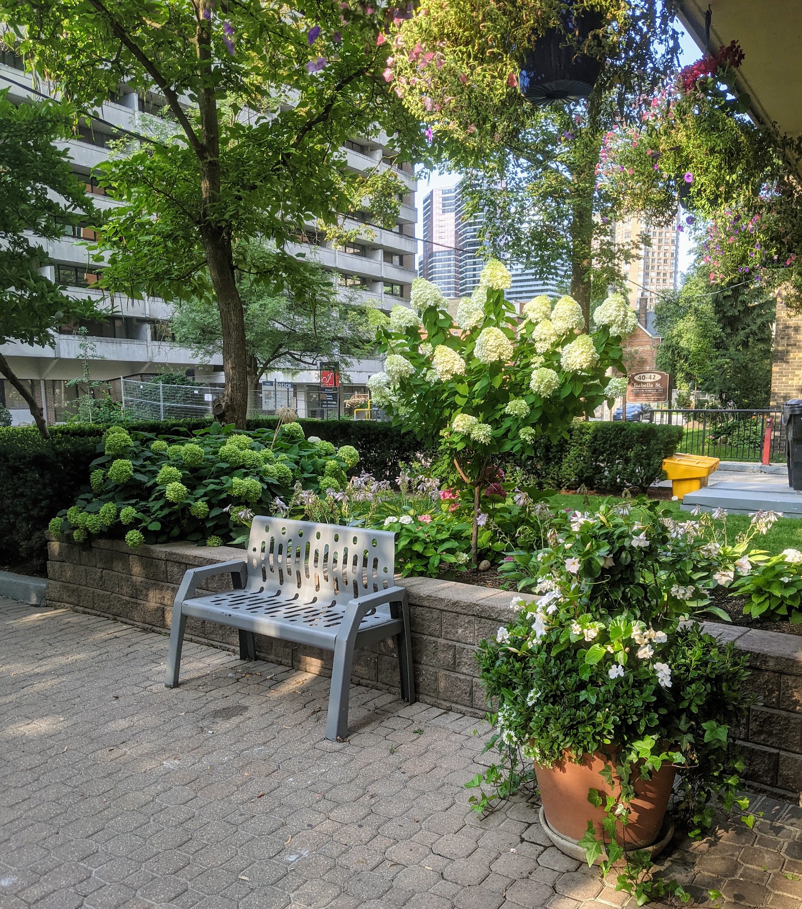 48 Isabella, Toronto — building photo