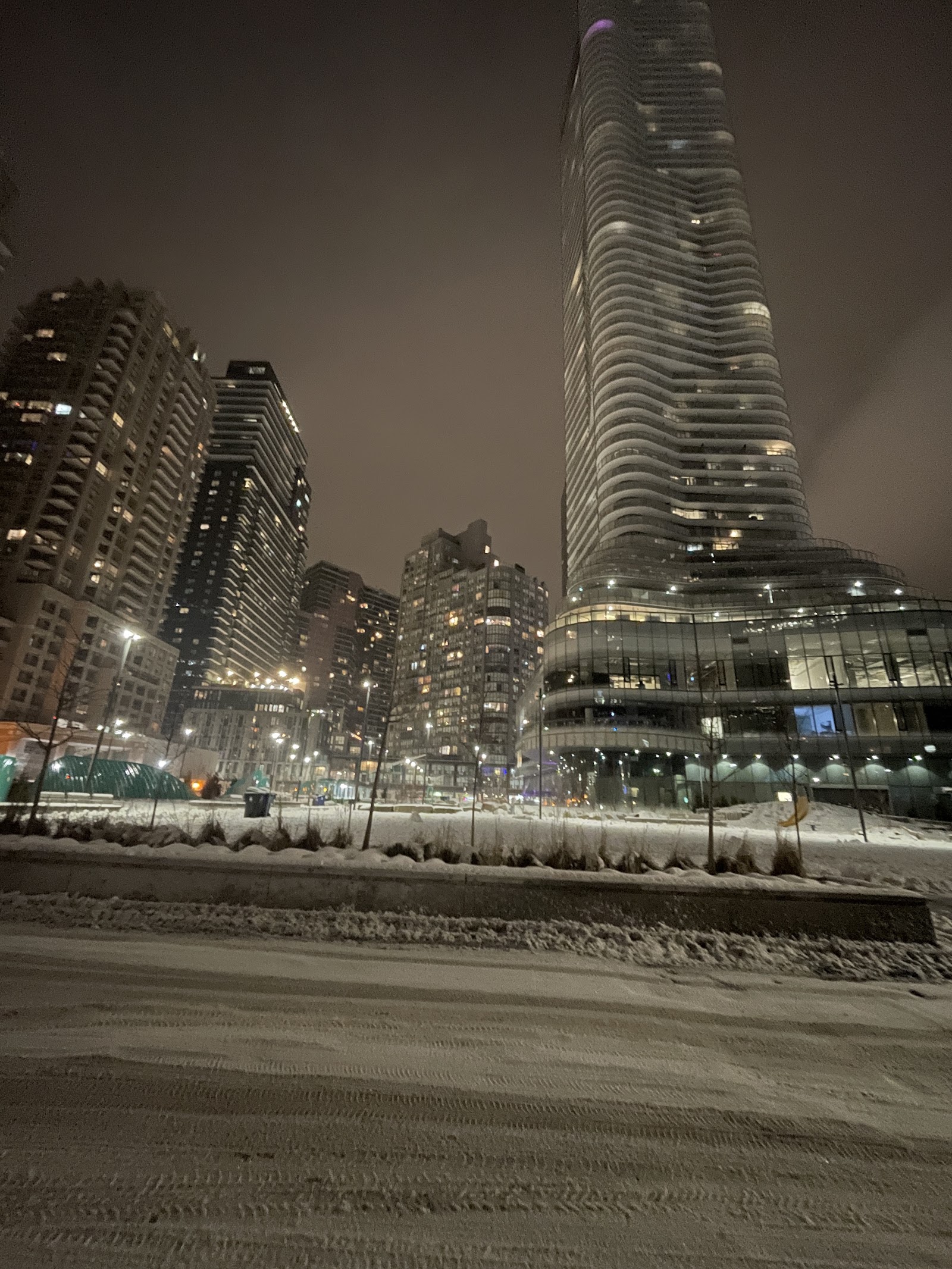 240 Lake Promenade, Toronto — building photo